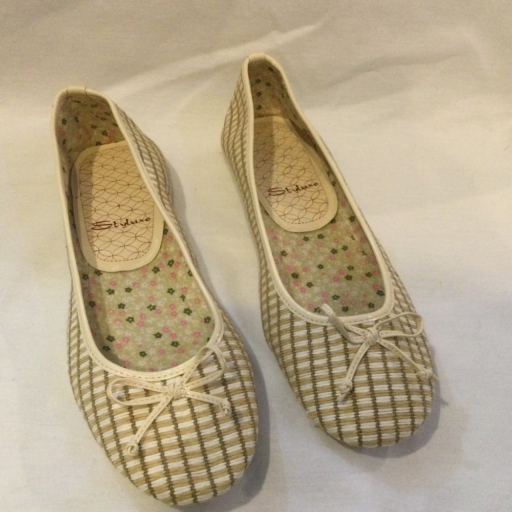 Styluxe Tan Patterned Bow Front Flats - Size 8 - NEW